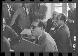 Fotografia "CPI [QUE] INVESTIGA ORGANISMO DE PRESSÃO AO CONGRESSO' C.P.I. Depoimento de Carlos Lacerda, Reportagem de Nelson Silva" ([Local n/d] , 1963) [negativo]. / Fotógrafo(a): Paulo Reis.  -- ITEM-0022.