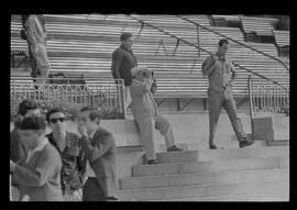 Fotografia "SWEEPSTAKE' Reportagem no Hip. Gávea, Grande Prêmio Brasil (Aprontos dos cavalos, 'Sing-Sing', 'Atramo', 'Cencerro' e 'Semillon' com vistas ao G.P. Brasil de 1963', Reportagem de Wilson Nascimento" ([Local n/d] , 1963) [negativo]. / Fotógrafo(a): Rodolpho.  -- ITEM-0028.