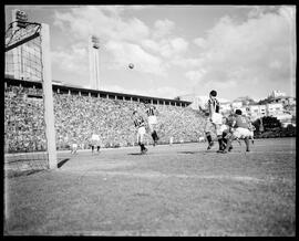 Fotografia "Esporte - futebol - jogo em São Paulo" ([Local n/d] , [Data n/d]) [negativo]. / Fotógrafo(a): [Autoria n/d].  -- ITEM-0008.