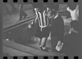 Fotografia "Futebol; 'FUTEBOL = LIBERTADORES DAS AMÉRICAS' Botafogo x Alianza de Lima (2 x 1) (Fases do jogo realizado no Maracanã)" ([Local n/d] , 1963) [negativo]. / Fotógrafo(a): Demócrito.  -- ITEM-0059.