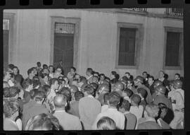 Fotografia "Conflitos' Conflitos - Passeatas - Polícia militar agride povo na Leopoldina - á favor das reformas de bases" ([Local n/d] , 1963) [negativo]. / Fotógrafo(a): Paulo; Venê; André; Alvaro; Pinto.  -- ITEM-0037.