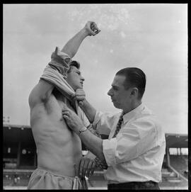 Fotografia "Futebol - RJ (equipe do Vasco da Gama), Esportes" ([Local n/d] , [Data n/d]) [negativo]. / Fotógrafo(a): Equipe.  -- ITEM-0007.