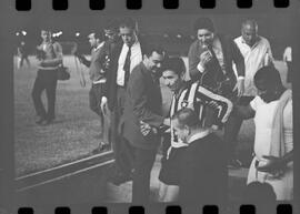 Fotografia "Futebol; 'FUTEBOL = LIBERTADORES DAS AMÉRICAS' Botafogo x Alianza de Lima (2 x 1) (Fases do jogo realizado no Maracanã)" ([Local n/d] , 1963) [negativo]. / Fotógrafo(a): Demócrito.  -- ITEM-0056.