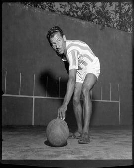Fotografia "Futebol - R.J. (equipe do Bangú - 1952), Esportes" ([Local n/d] , 1952) [negativo]. / Fotógrafo(a): Equipe.  -- ITEM-0012.
