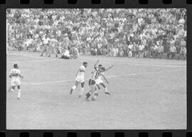 Fotografia "Campeonato Carioca de Profissionais de 63 (1° Turno) Esporte - jogo Fluminense (1 x 0) Bonsucesso" ([Local n/d] , 1963) [negativo]. / Fotógrafo(a): Democrito.  -- ITEM-0071.