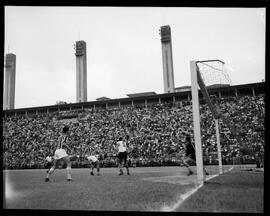 Fotografia "Futebol - jogo Botafogo x Curação" ([Local n/d] , [Data n/d]) [negativo]. / Fotógrafo(a): S. Coelho.  -- ITEM-0005.