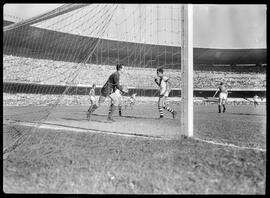 Fotografia "Esporte - futebol - Vasco x Palmeiras" ([Local n/d] , [Data n/d]) [negativo]. / Fotógrafo(a): Ângelo.  -- ITEM-0011.