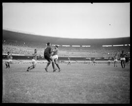 Fotografia "Esporte - Futebol América x Botafogo" ([Local n/d] , [Data n/d]) [negativo]. / Fotógrafo(a): Ângelo.  -- ITEM-0002.