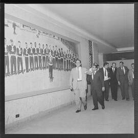 Fotografia "Visita do Lacerda ao Estádio do Maracanã c/ Antonio Carlos; LACERDA.. Carlos - visita Mstadio do Maracanã - para ver ver as obras - que foram iniciadas com Sete Camaras" ([Local n/d] , 1961) [negativo]. / Fotógrafo(a): Ribeiro.  -- ITEM-0004.