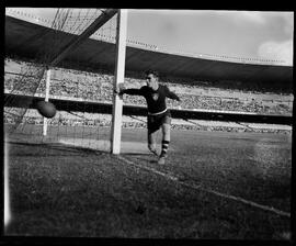 Fotografia "Futebol - equipe e jogo: Fluminense x Bangú" ([Local n/d] , [Data n/d]) [negativo]. / Fotógrafo(a): Equipe.  -- ITEM-0024.