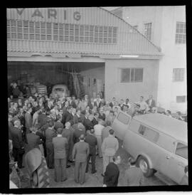 Fotografia "Chegada do Corpo de Paulo Bittencurt" ([Local n/d] , 1963) [negativo]. / Fotógrafo(a): Paulo André.  -- ITEM-0012.