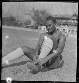 Fotografia "Esporte - Treino do América" ([Local n/d] , [Data n/d]) [negativo]. / Fotógrafo(a): Ângelo.  -- ITEM-0005.