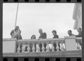 Fotografia "Maurice Chevalier - ent. coletiva no Copa, Reportagem de Raimundo" ([Local n/d] , 1963) [negativo]. / Fotógrafo(a): Luiz Pinto.  -- ITEM-0002.