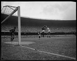 Fotografia "Esporte - Flamengo x Vasco" ([Local n/d] , [Data n/d]) [negativo]. / Fotógrafo(a): Equipe.  -- ITEM-0012.