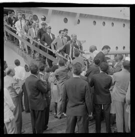 Fotografia "NAVIO 'ANA NERY' ALMOÇO DE JANGO NO NAVIO ANA NERY" ([Local n/d] , 1963) [negativo]. / Fotógrafo(a): Rodolpho.  -- ITEM-0001.