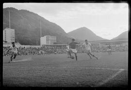 Fotografia "Futebol - RJ (Campeonato de Juvenis - 1956) - Jogo: Flamengo x Bangu, Esportes" ([Local n/d] , 1956) [negativo]. / Fotógrafo(a): Demócrito.  -- ITEM-0005.