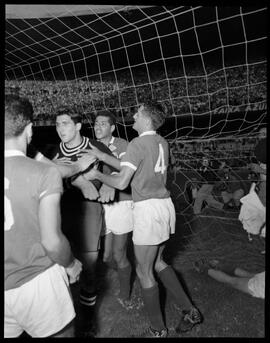 Fotografia "Esporte - Futebol - Palmeiras x Juventus" ([Local n/d] , [Data n/d]) [negativo]. / Fotógrafo(a): Equipe.  -- ITEM-0005.