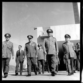 Fotografia "Visita do Ministro da Guerra ao Monumento dos Pracinhas" ([Local n/d] , [Data n/d]) [negativo]. / Fotógrafo(a): Ferreira.  -- ITEM-0002.