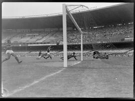 Fotografia "Futebol - Jogos diversos de domingo dia 30/12/1951" ([Local n/d] , 1951) [negativo]. / Fotógrafo(a): [Autoria n/d].  -- ITEM-0049.