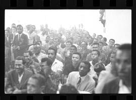 Fotografia "Sindicato dos Ferroviários' Leopoldina - Reunião no Sindicato dos Ferroviários - Volta ao trabalho" ([Local n/d] , 1963) [negativo]. / Fotógrafo(a): Ribeiro.  -- ITEM-0007.