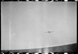 Fotografia "Futebol - R.J. (Copa Rio - 1951) (Maracanã) Juventus 2 (Itália) x Palmeiras 2 (Brasil), Repórter: Equipe, Seção: Esportes" ([Local n/d] , 1951) [negativo]. / Fotógrafo(a): Equipe.  -- ITEM-0007.