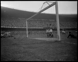 Fotografia "Esporte - Futebol - Palmeiras x Juventus" ([Local n/d] , [Data n/d]) [negativo]. / Fotógrafo(a): Equipe.  -- ITEM-0017.