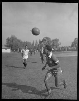 Fotografia "Futebol - Chile" ([Local n/d] , [Data n/d]) [negativo]. / Fotógrafo(a): [Autoria n/d].  -- ITEM-0014.