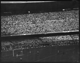 Fotografia "Esporte - Futebol / Vasco x Sporting" ([Local n/d] , [Data n/d]) [negativo]. / Fotógrafo(a): Equipe.  -- ITEM-0001.