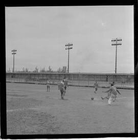 Fotografia "Olaria A.C.' Reportagem sobre o treino do Olaria" ([Local n/d] , 1963) [negativo]. / Fotógrafo(a): Demócrito Bezerra.  -- ITEM-0004.