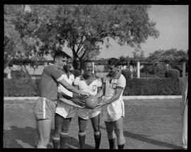 Fotografia "Futebol - Chile" ([Local n/d] , [Data n/d]) [negativo]. / Fotógrafo(a): [Autoria n/d].  -- ITEM-0012.