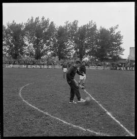 Fotografia "Futebol - São Cristóvão (jogo)" ([Local n/d] , [Data n/d]) [negativo]. / Fotógrafo(a): [Autoria n/d].  -- ITEM-0014.