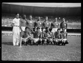 Fotografia "Futebol - 'Copa Rio', Esportes" ([Local n/d] , [Data n/d]) [negativo]. / Fotógrafo(a): Equipe.  -- ITEM-0008.