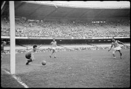 Fotografia "Futebol - Jogo - Botafogo x América" ([Local n/d] , [Data n/d]) [negativo]. / Fotógrafo(a): José Casal.  -- ITEM-0019.