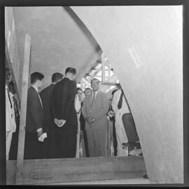 Fotografia "Visita do Lacerda ao Estádio do Maracanã c/ Antonio Carlos; LACERDA.. Carlos - visita Mstadio do Maracanã - para ver ver as obras - que foram iniciadas com Sete Camaras" ([Local n/d] , 1961) [negativo]. / Fotógrafo(a): Ribeiro.  -- ITEM-0009.
