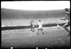 Fotografia "Futebol - R.J. (Campeonato Carioca - Jogo Botafogo x Fluminense), Seção: Esportes" ([Local n/d] , [Data n/d]) [negativo]. / Fotógrafo(a): Equipe.  -- ITEM-0115.