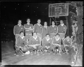 Fotografia "Basquete Internacional" ([Local n/d] , [Data n/d]) [negativo]. / Fotógrafo(a): Vieira Junior.  -- ITEM-0001.