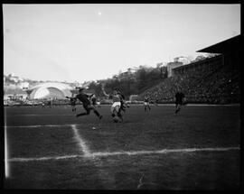 Fotografia "Esporte em São Paulo" ([Local n/d] , 1951) [negativo]. / Fotógrafo(a): Contursi.  -- ITEM-0010.