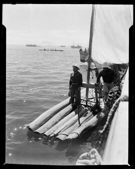 Fotografia "Pesca - Ceará (jangadas), Reportagem Geral" ([Local n/d] , [Data n/d]) [negativo]. / Fotógrafo(a): Jean Manzon.  -- ITEM-0002.