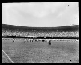 Fotografia "Futebol - Flamengo x Fluminense" ([Local n/d] , [Data n/d]) [negativo]. / Fotógrafo(a): Ângelo e Adir.  -- ITEM-0013.