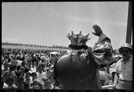 Fotografia "Banho a fantasia em Ramos e homenagem a Última Hora na Ilha do Governador" ([Local n/d] , [Data n/d]) [negativo]. / Fotógrafo(a): Rodo.  -- ITEM-0019.