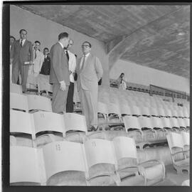 Fotografia "Visita do Lacerda ao Estádio do Maracanã c/ Antonio Carlos; LACERDA.. Carlos - visita Mstadio do Maracanã - para ver ver as obras - que foram iniciadas com Sete Camaras" ([Local n/d] , 1961) [negativo]. / Fotógrafo(a): Ribeiro.  -- ITEM-0016.