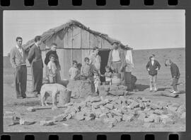 Fotografia "Rep. pelo SUL DO BRASIL (ESPECIAL); 'REPORTAGEM ESPECIAL DE 'UH' 'CONTRABANDO DE ARMAS, Em S. PAULO, SANTA CATARINA, RIO GRANDE DO SUL ETC...' Reportagem feita pela equipe de 'UH'), Reportagem de Amado Ribeiro" ([Local n/d] , 1963) [negativo]. / Fotógrafo(a): Paulo Reis.  -- ITEM-0139.