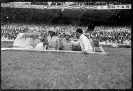 Fotografia "Futebol - R.J. (Campeonato Carioca - Jogo Botafogo x Fluminense), Seção: Esportes" ([Local n/d] , [Data n/d]) [negativo]. / Fotógrafo(a): Equipe.  -- ITEM-0077.