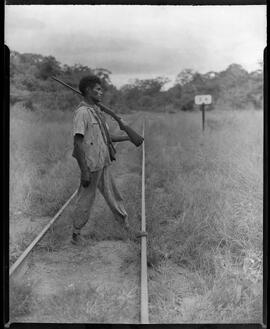 Fotografia "Índios" ([Local n/d] , [Data n/d]) [negativo]. / Fotógrafo(a): Joel Maia.  -- ITEM-0001.