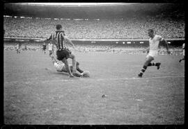 Fotografia "Futebol - R.J. (Campeonato Carioca - Jogo Botafogo x Fluminense), Seção: Esportes" ([Local n/d] , [Data n/d]) [negativo]. / Fotógrafo(a): Equipe.  -- ITEM-0083.