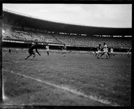 Fotografia "Futebol - jogo Vasco x Santos" ([Local n/d] , [Data n/d]) [negativo]. / Fotógrafo(a): [Autoria n/d].  -- ITEM-0008.