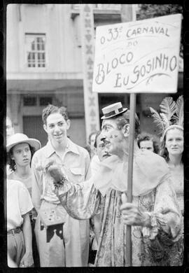 Fotografia "Carnaval - R.J. (aspectos gerais) 1952" ([Local n/d] , 1952) [negativo]. / Fotógrafo(a): Equipe.  -- ITEM-0005.