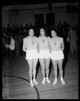 Fotografia "Voleibol - Masculino e Feminino de Volei Internacional no Flu" ([Local n/d] , [Data n/d]) [negativo]. / Fotógrafo(a): Ângelo.  -- ITEM-0005.