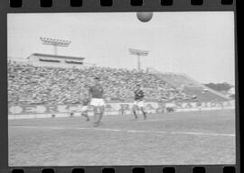 Fotografia "Campeonato Carioca de Profissionais de 63 (1° Turno) Esporte - jogo Fluminense (1 x 0) Bonsucesso" ([Local n/d] , 1963) [negativo]. / Fotógrafo(a): Democrito.  -- ITEM-0054.