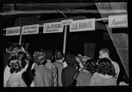 Fotografia "FESTIVAL BRASILEIRO DE ESCRITORES' FESTIVAL DE ESCRITTORES [ESCRITORES] (Preparativos) Com a presença do escritor Viriato Corrêa)" ([Local n/d] , 1963) [negativo]. / Fotógrafo(a): Pedro; Venê.  -- ITEM-0021.